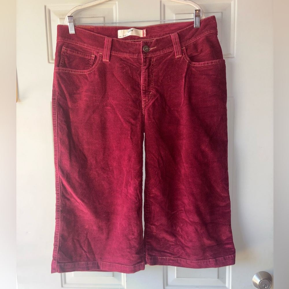 Levi’s 542 Low burgundy corduroy long shorts size 16